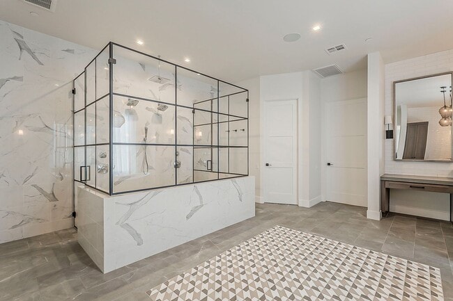 Building Photo - Luxury Home ready for January Move-in