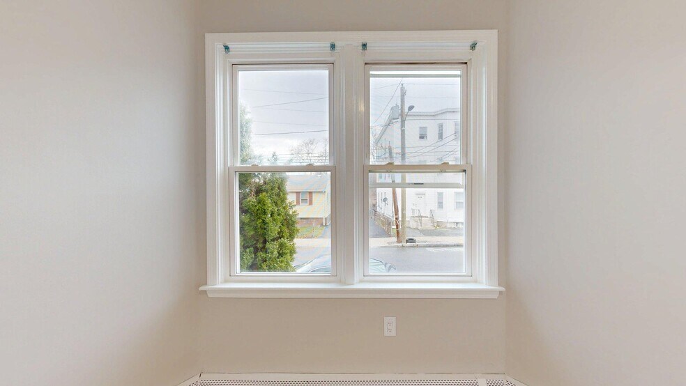 Building Photo - 165 Hichborn St