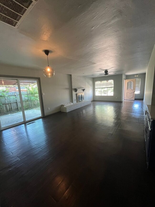 Building Photo - 2 Bedroom Duplex NW OKC