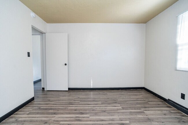 Building Photo - 1309 S Gary Dr