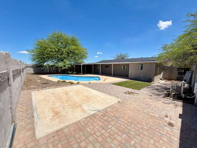 Building Photo - 11016 N Grand Canyon Blvd
