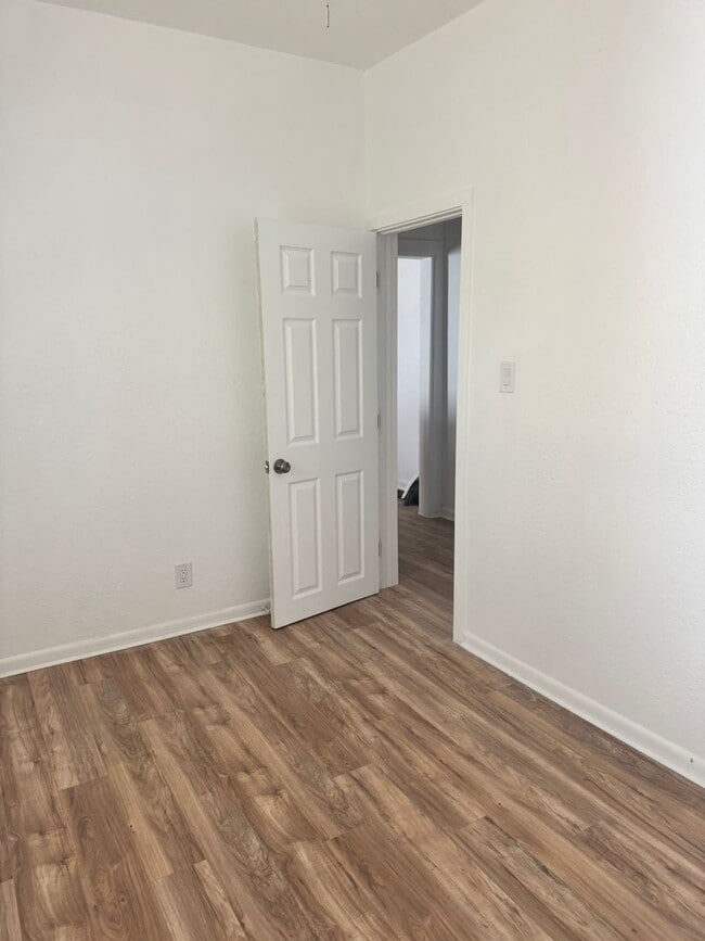 Building Photo - Newly Renovated