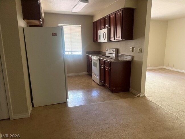 Building Photo - 5350 River Glen Dr
