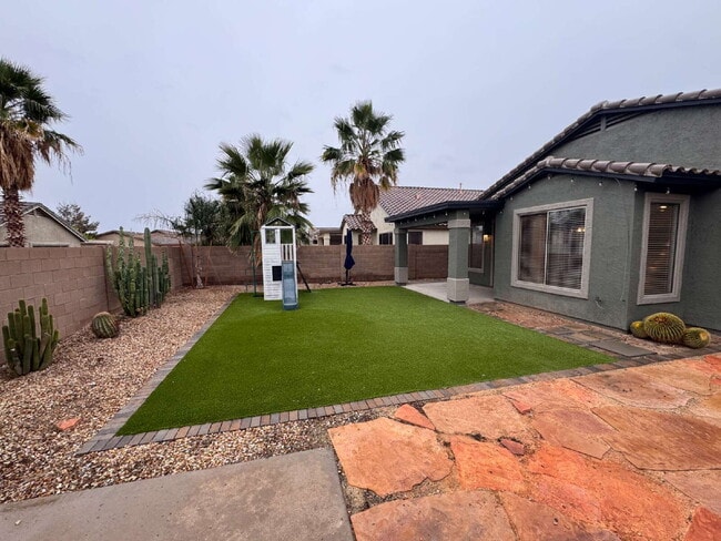 Building Photo - 30031 N Little Leaf Dr