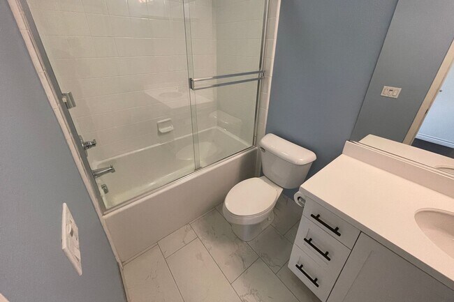 Building Photo - Stunning Portola Springs 3 Bed 3 Bath Condo