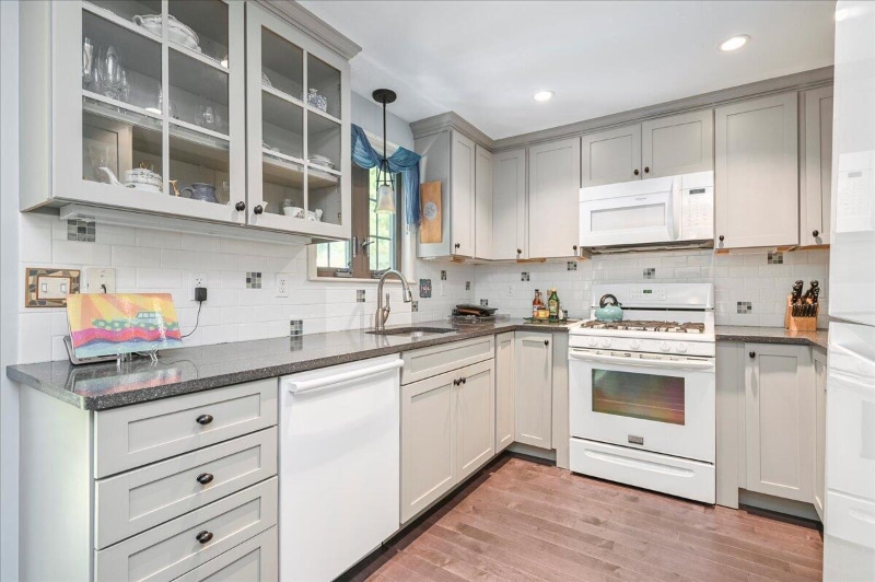 Building Photo - 33 West Rd