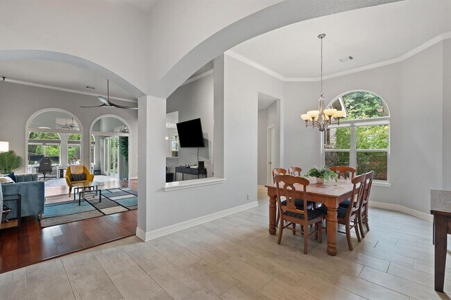 Building Photo - 2812 Cascade Falls Dr
