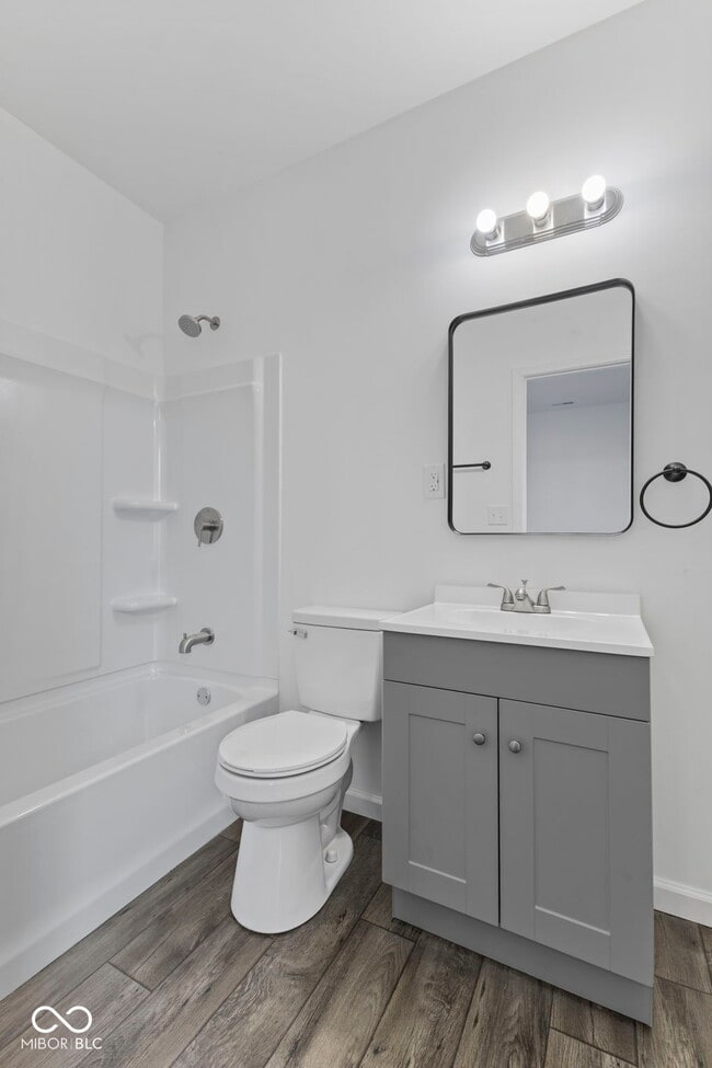 Building Photo - 2 Van Ave