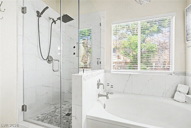 Building Photo - 2025 Shining Feather Ln