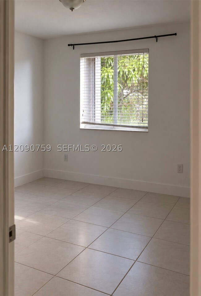 Building Photo - 5921 SW 162nd Ct