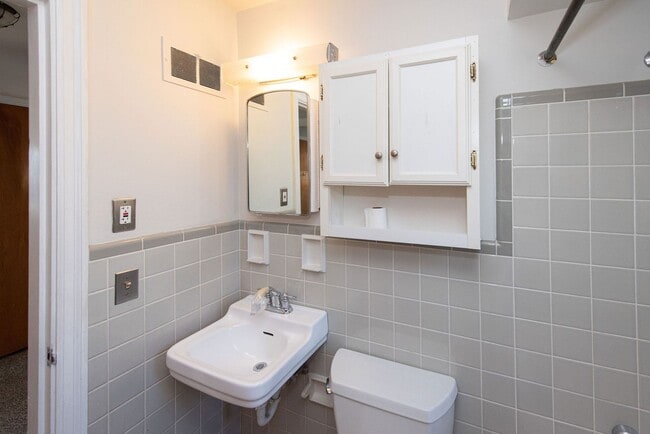 Building Photo - 3071 Neisel Ave