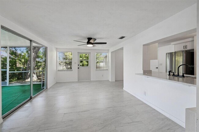 Building Photo - 3513 Landale Dr