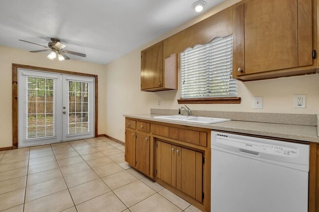 Building Photo - 2008 E Park Ave