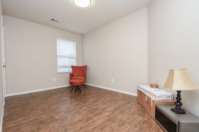 Building Photo - 7210 Foxwood Fair Ln