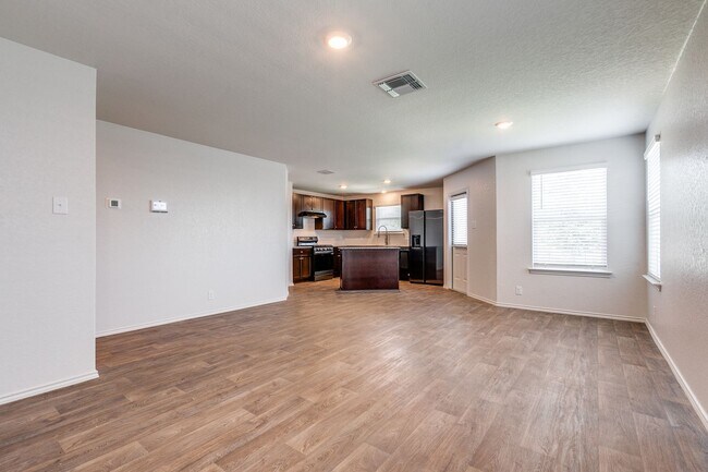 Building Photo - BEAUTIFUL 3-BEDROOM D.R. HORTON HOME IN RE...