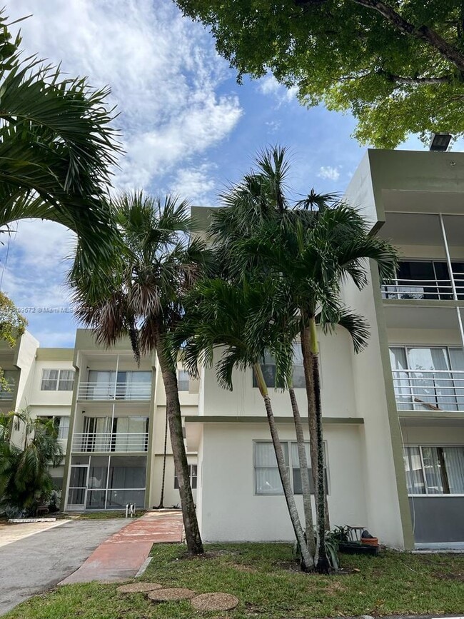 Building Photo - 4215 N University Dr