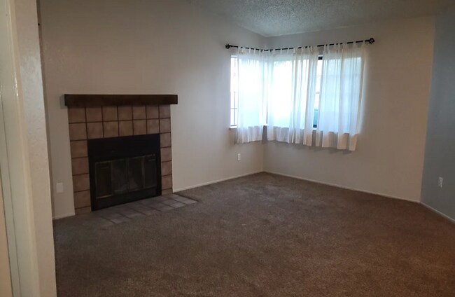 Building Photo - Spacious 4/2 Ranch (Avail 7/15) - Please r...