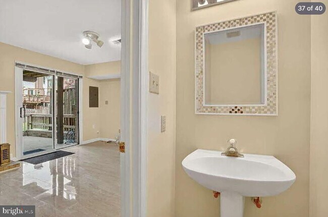 Building Photo - 7427 Salford Ct