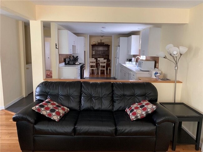 Building Photo - 23 Carey St