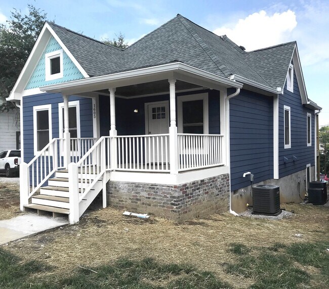 Building Photo - 1605 Forest Ave