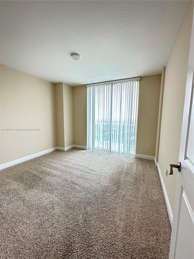 Building Photo - 2681 N Flamingo Rd
