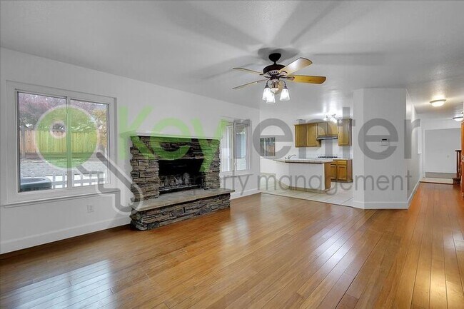 Building Photo - 1330 Kingswood Dr