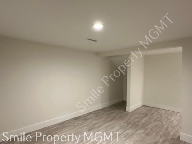 Building Photo - 119 S Meade St