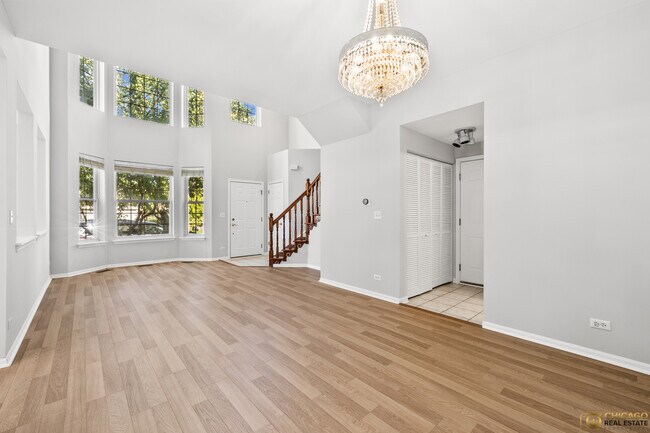 Building Photo - 600 Creekside Cir