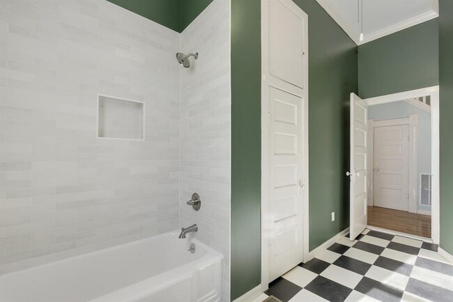 Building Photo - 205 S Rio Grande St