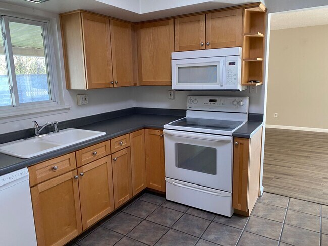 Building Photo - NE BRICK 3 Bedroom 2 Bath 2/CG