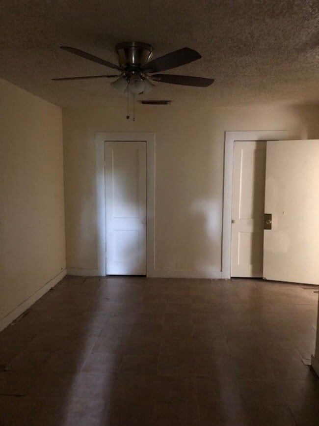 Building Photo - 2545 Trichel St