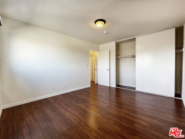 Building Photo - 870 Figueroa Terrace