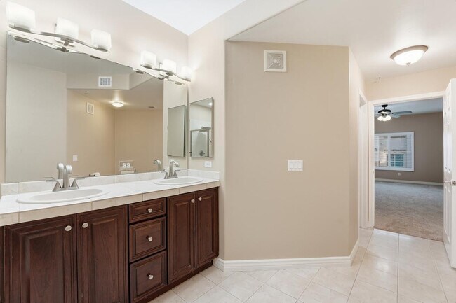 Building Photo - 5350 E Deer Valley Dr