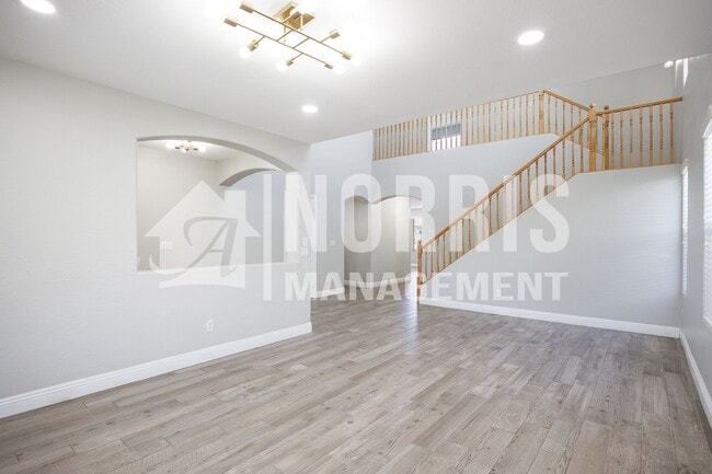 Building Photo - 1553 E Alba Dr