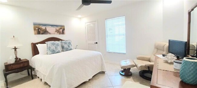 Building Photo - 992 Marblehead Dr