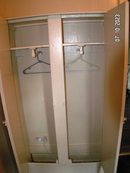 Building Photo - 2233 Buchanan Ave SW