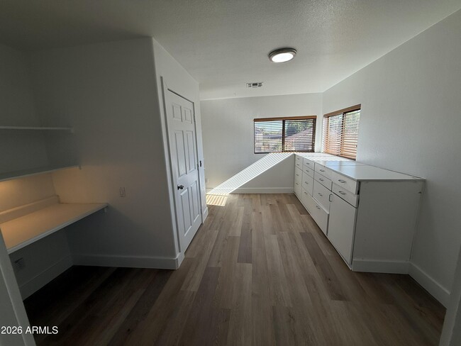 Building Photo - 3582 E Santa Fe Ln