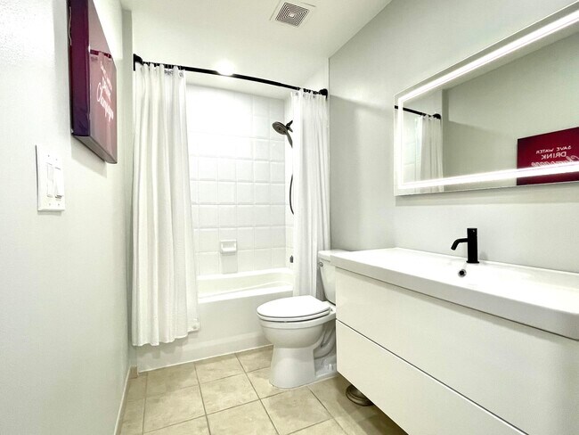 Building Photo - 616 Clearwater Park Rd