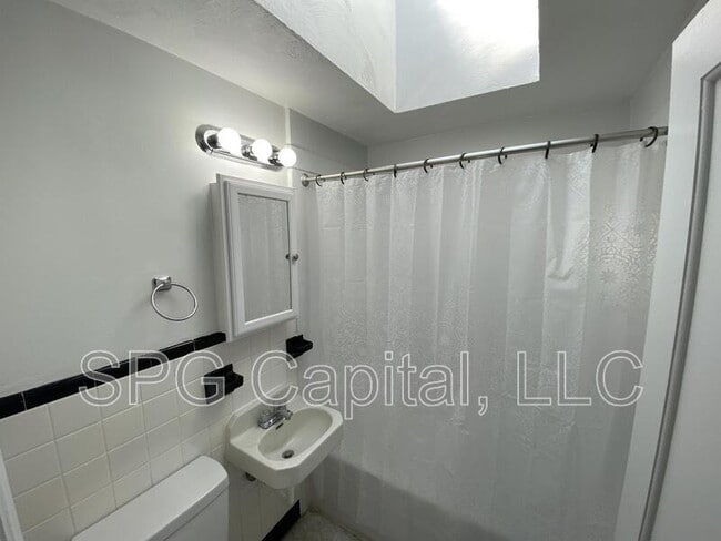 Building Photo - 2529 Derry St