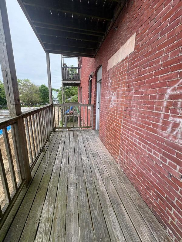 Building Photo - 32 Hartwell St