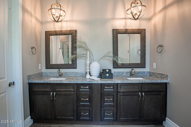 Building Photo - 3801 E Glenrosa Ave