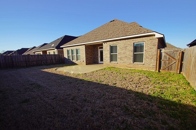 Building Photo - 915 Hackberry Dr