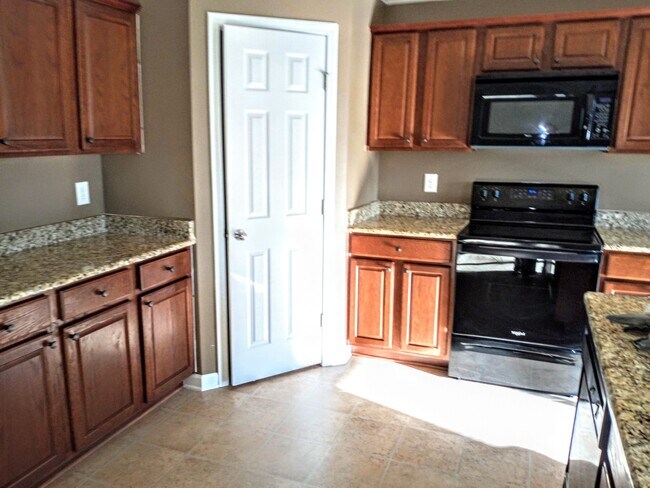 Building Photo - 1006 Collington Dr