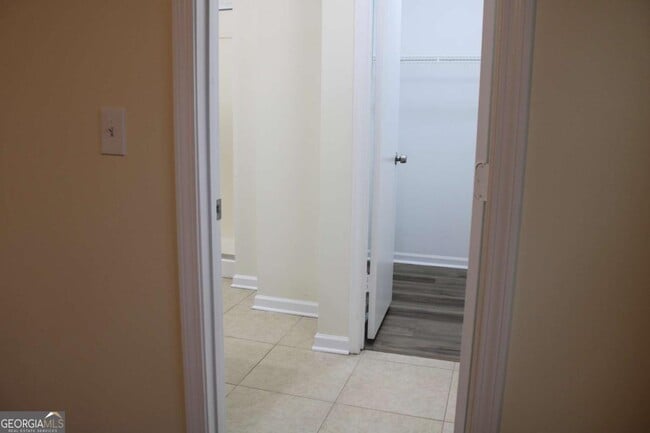 Building Photo - 135 Omega Dr