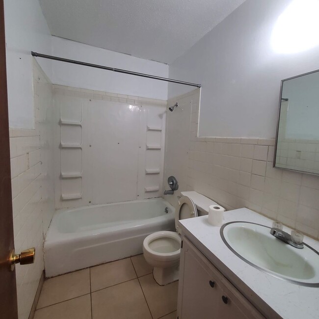 Building Photo - 2429 N Market Ave