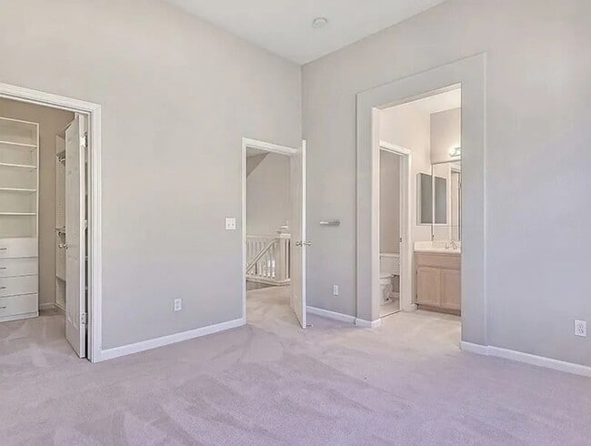 Building Photo - Beautiful Home in Highly Desirable Location