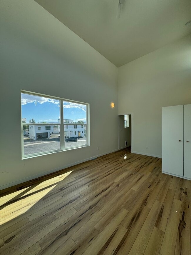 Building Photo - Bright 3BR/3BA with Soaring Ceilings & Lar...