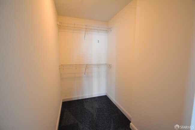 Building Photo - 425 1st St