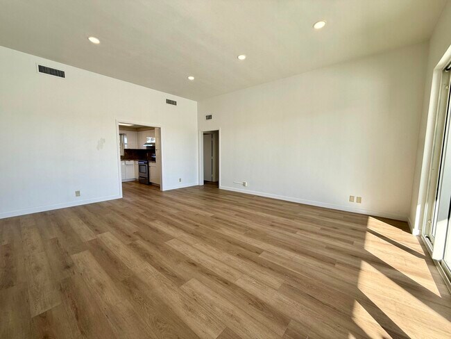 Building Photo - 1165 E Atlantic Ave