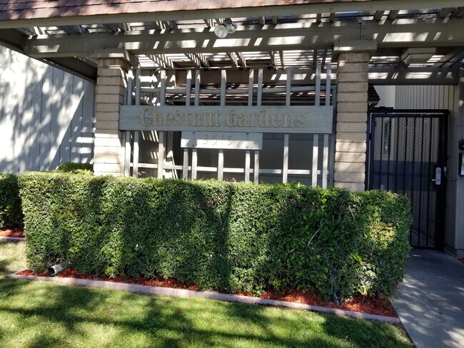Entrance - 3515 Chestnut Ave